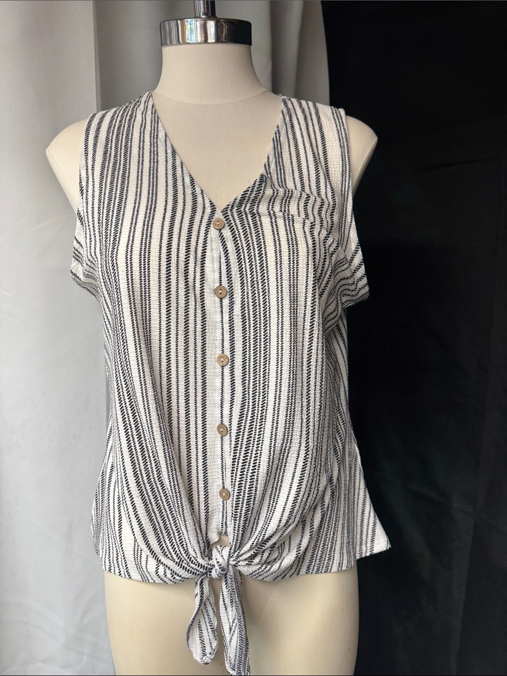Striped Tie-Front Sleeveless Blouse - Black/White